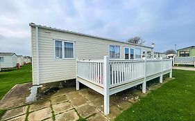 Caravan Sleeps 08 With Decking Wifi At Barmston Beach In Yorkshire Ref 62004W